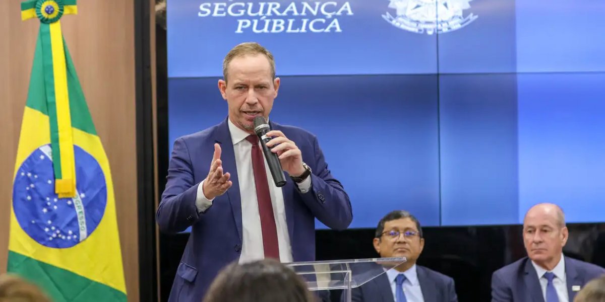 Governo faz acordo para proteger extração de ouro