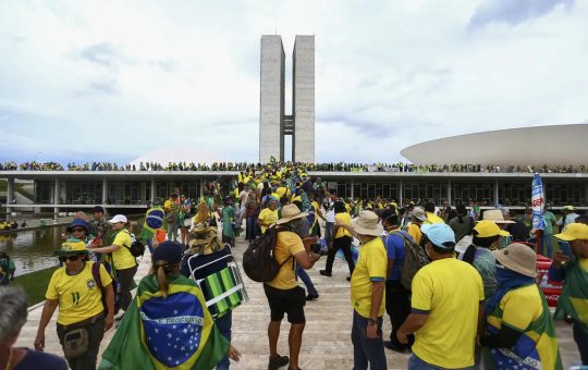 Câmara inaugura exposição para marcar um ano dos ataques de 8/1