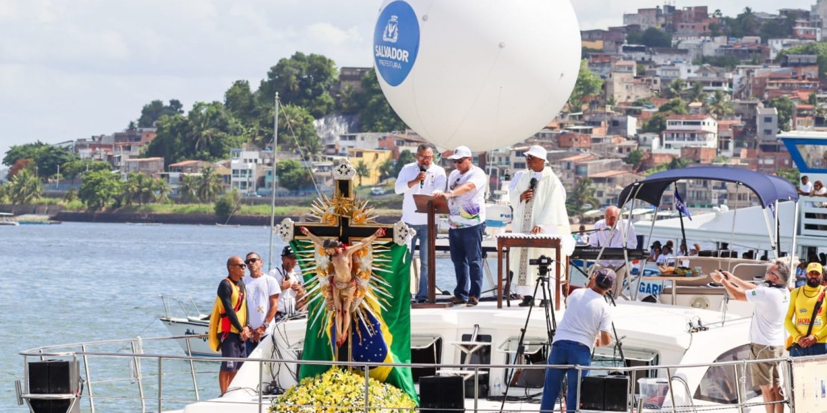 Procissão marítima marca festejos em honra ao Senhor do Bonfim
