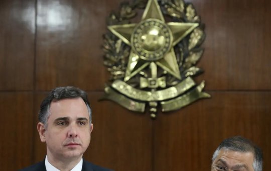 Poderes estão vigilantes contra "traidores da pátria", diz Pacheco