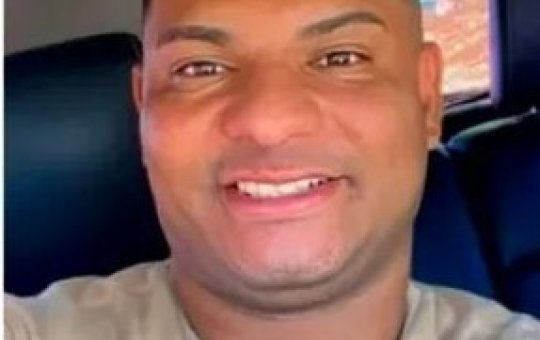 Suspeitos em motocicleta matam homem que estava na porta de casa em Itamaraju