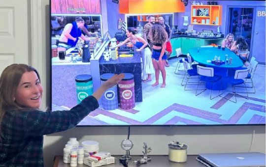 BBB 24: Mãe de Wanessa Camargo brinca, “Primeira vez que vejo lavando louça”