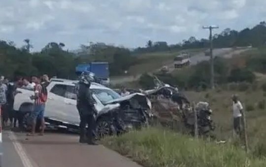 Acidente na BR-101 envolvendo dois carros deixa dois mortos