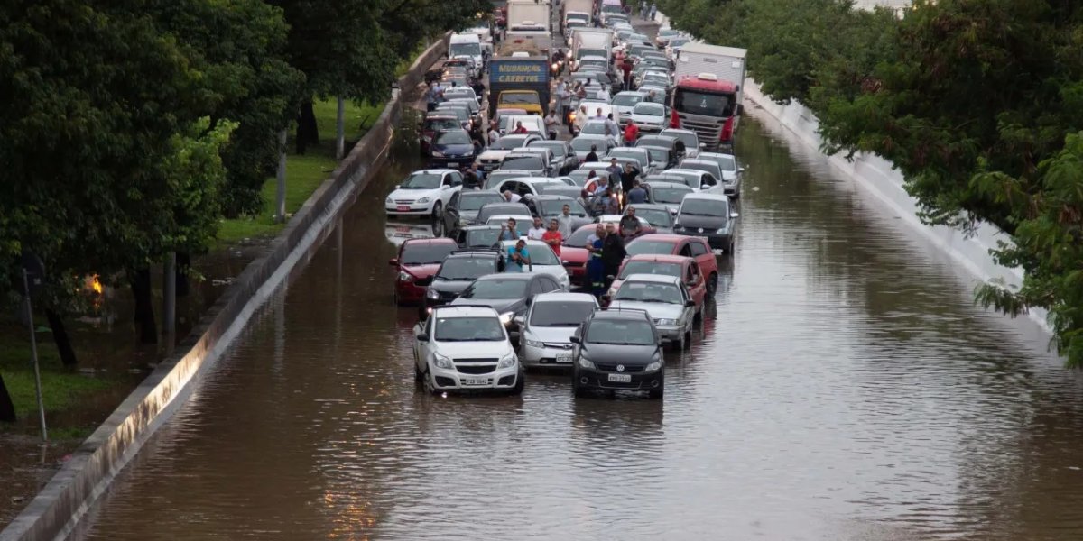 Temporal em São Paulo deixa pelo menos 70 mil pessoas sem energia