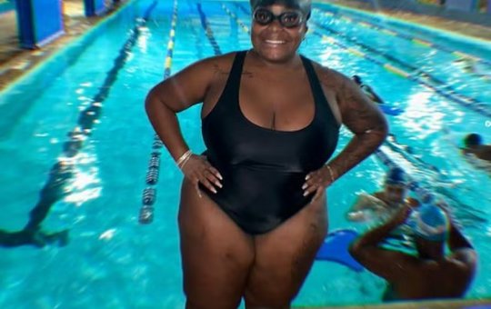 Jojo Todynho começa a praticar natação e comenta: “Vou virar Ariel”