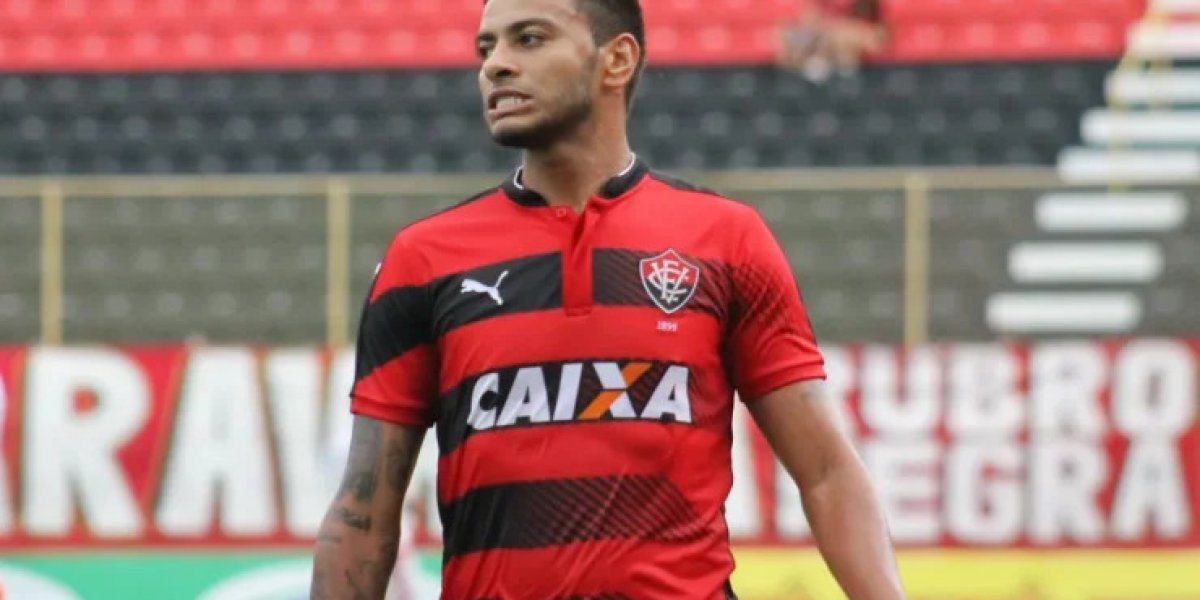 Ex-Vitória, Cleiton Xavier é solto após pagamento de pensão