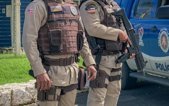 Polícia prende dois suspeitos e recupera celular na Avenida Contorno 
