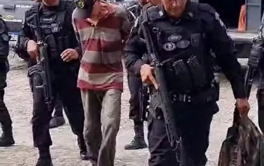 Homem atira em gerente em restaurante e logo depois se entrega