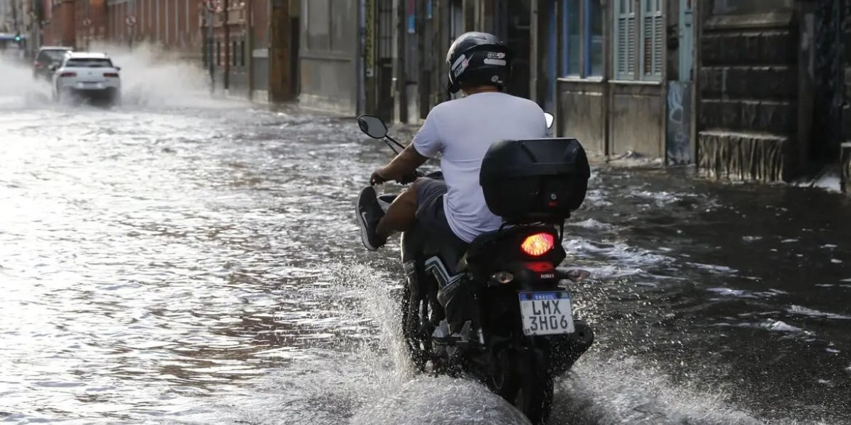 Chuva leva prefeito do Rio a decretar situação de emergência