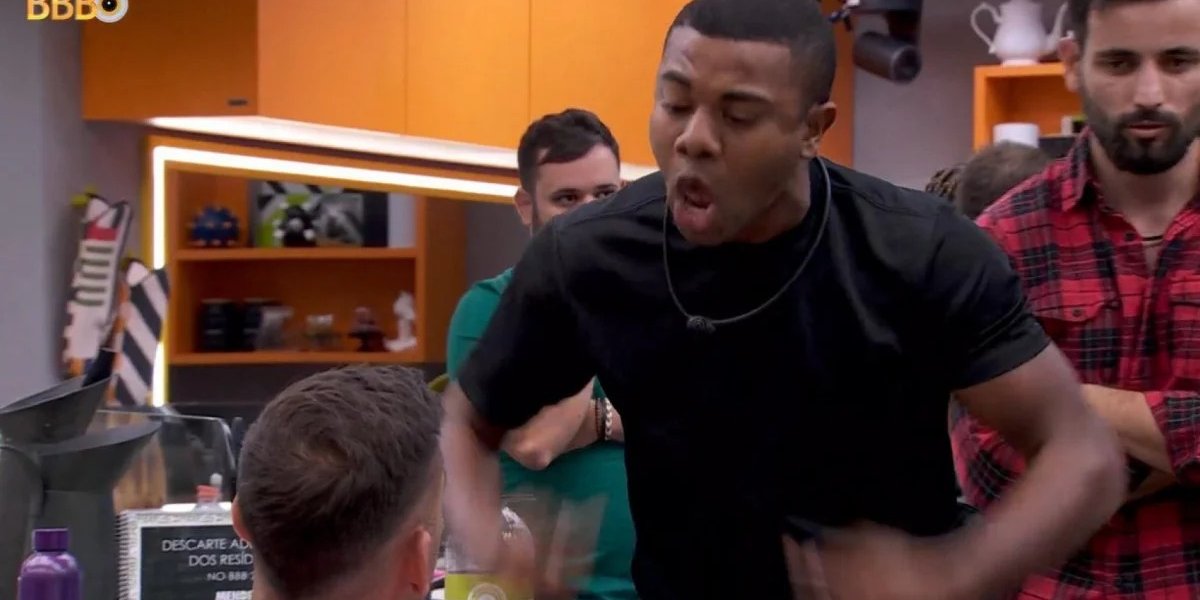 Davi perde a paciência e discute com Nizam no BBB: "Seu p*ta"