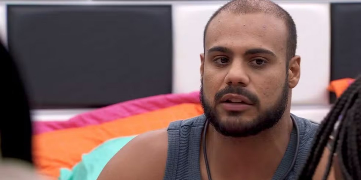 BBB24: Marcus Vinícius comenta sobre Yasmin Brunet: “Precisava dormir no chão”