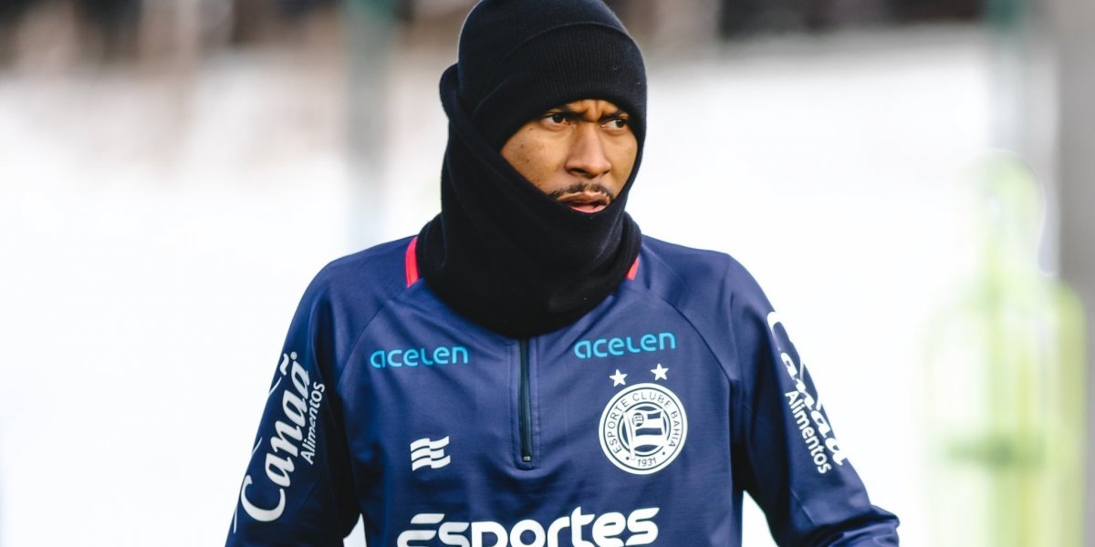Jogadores do Bahia se divertem durante treinamento na neve