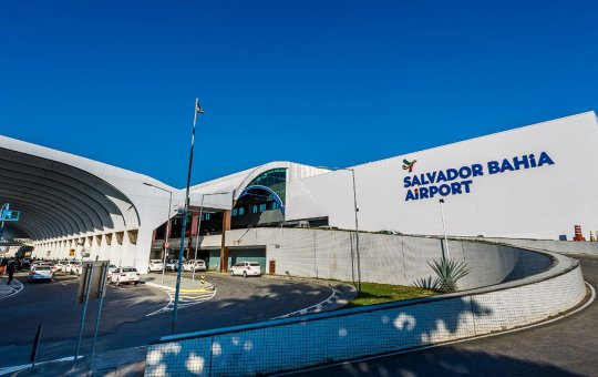 Avião faz pouso de emergência no aeroporto de Salvador