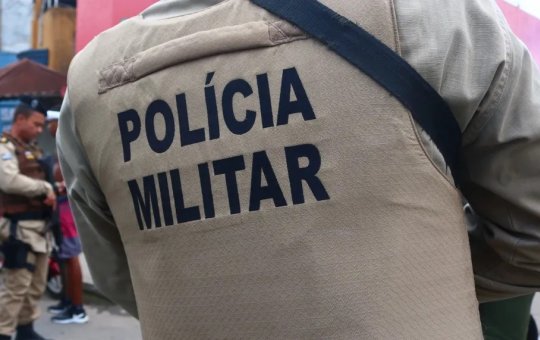 PMs prendem suspeito com arma e drogas no Subúrbio de Salvador