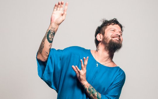 Saulo fará show especial em prol do Martagão Gesteira na Concha Acústica