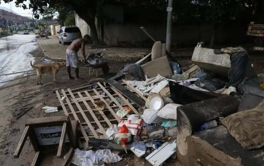 Chuvas no Rio de Janeiro deixam 12 mil desalojados