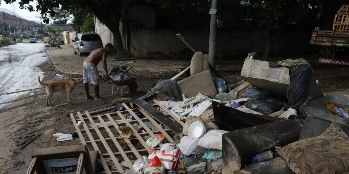 Chuvas no Rio de Janeiro deixam 12 mil desalojados