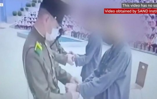 Adolescentes são presos na Coreia do Norte por assistirem a programas de TV