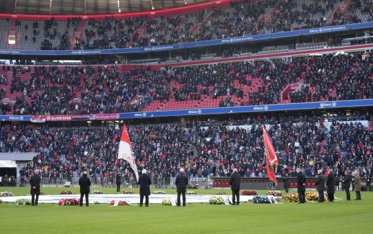 Ídolo do Bayern, Beckenbauer é homenageado na Allianz Arena