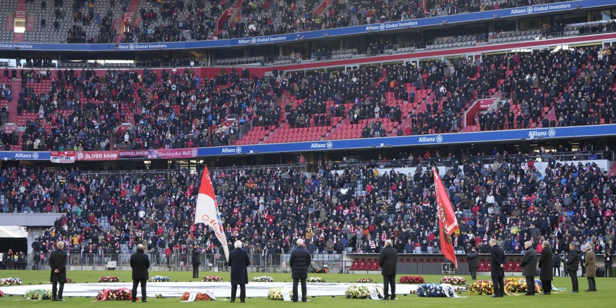 Ídolo do Bayern, Beckenbauer é homenageado na Allianz Arena
