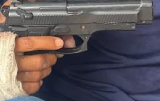 Dois homens são presos em flagrante durante tentativa de extorsão à comerciantes