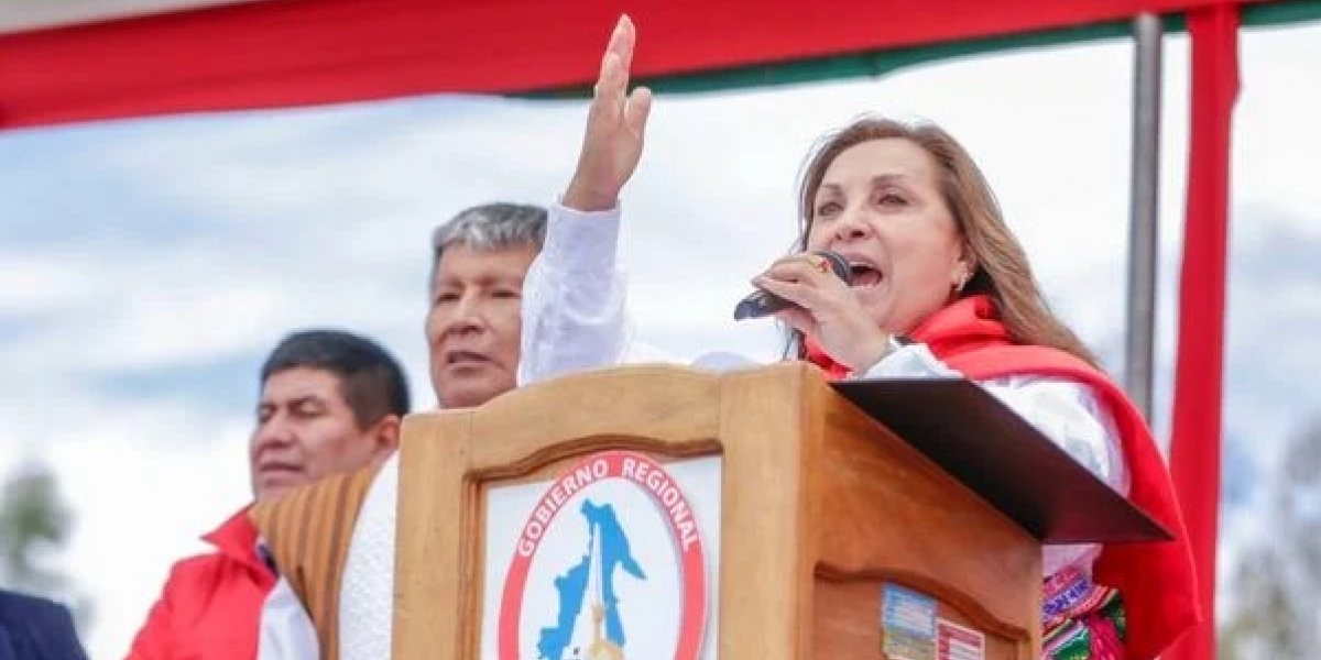Presidente do Peru é agredida em evento oficial
