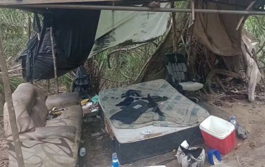 Polícia Militar desmonta acampamento de suspeitos de tráfico na Ilha Amarela