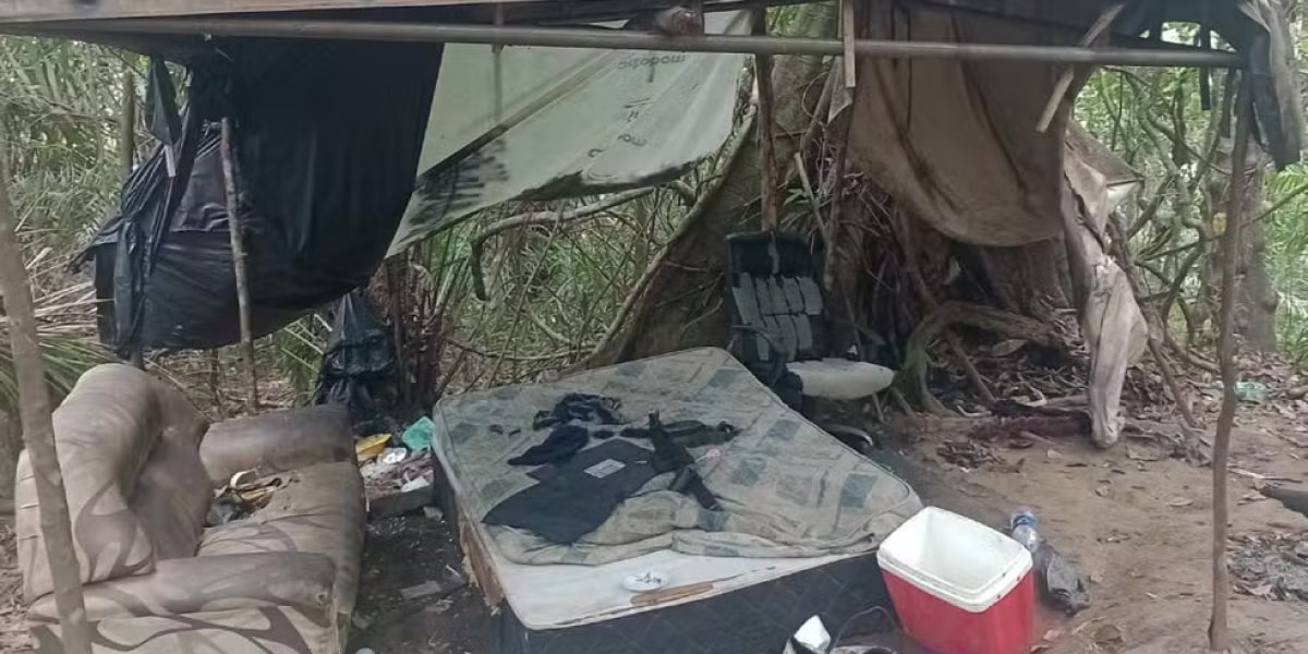 Polícia Militar desmonta acampamento de suspeitos de tráfico na Ilha Amarela