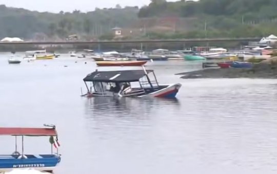 Barco naufraga em Madre de Deus e deixa ao menos seis mortos