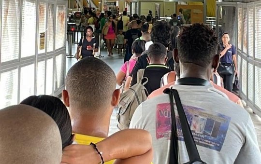 Queda de energia na Estação Imbuí causa transtorno nesta segunda-feira (22)
