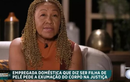 Mulher diz ser filha de Pelé e pede que corpo do astro do futebol seja exumado