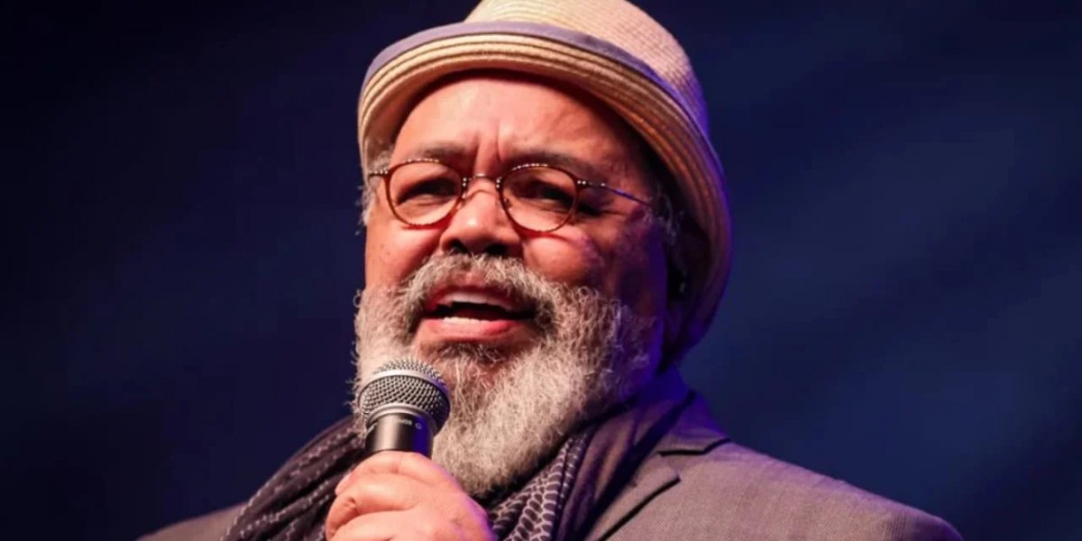 Sambista Jorge Aragão é roubado em aeroporto