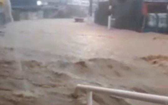 Chuvas fortes deixam ruas alagadas em Ilhéus