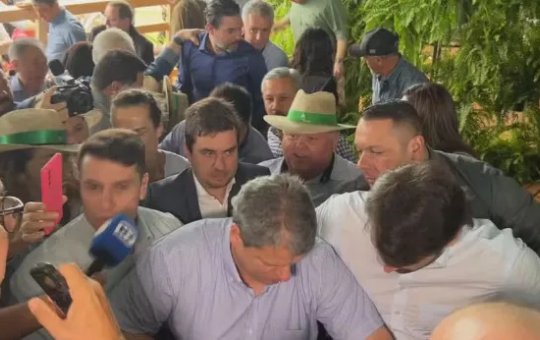 Piso cede durante coletiva do governador de São Paulo e assusta pessoas