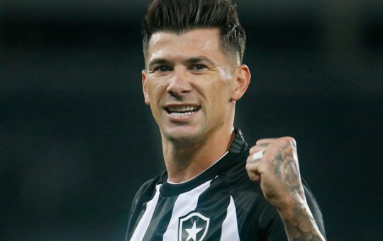 Bahia anuncia a contratação do zagueiro Victor Cuesta