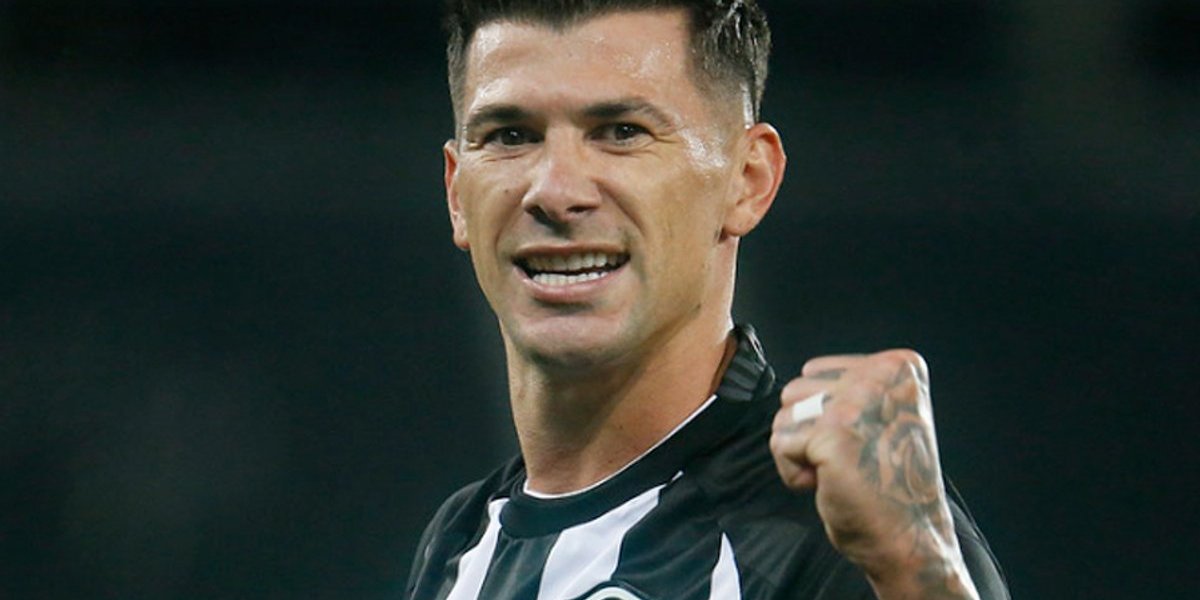 Bahia anuncia a contratação do zagueiro Victor Cuesta