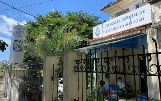 Filho é preso por suspeita de maus tratos à mãe idosa no bairro do Politeama