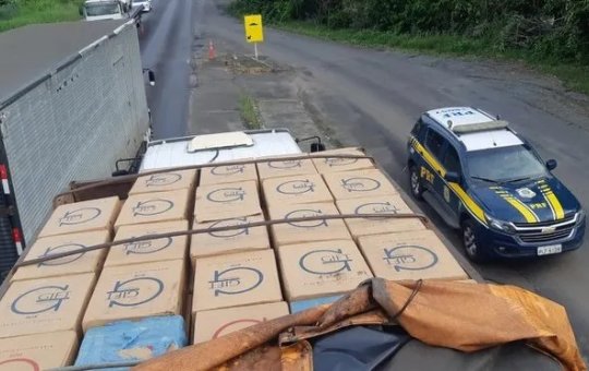 Homem é preso transportando mais de 400 mil maços de cigarros ilegais