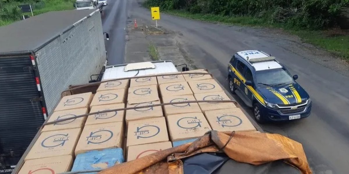 Homem é preso transportando mais de 400 mil maços de cigarros ilegais