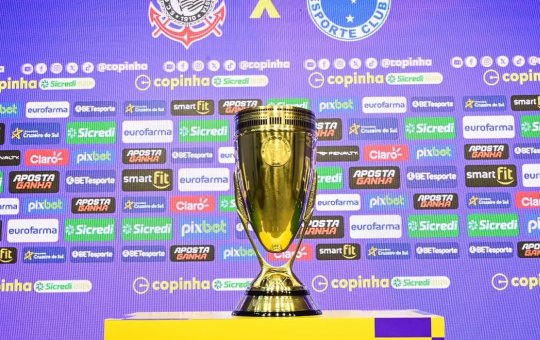 Invictos, Corinthians e Cruzeiro buscam título da Copinha nesta quinta