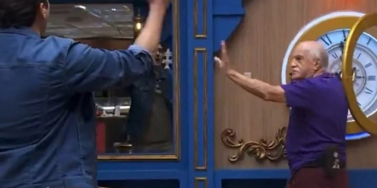 Ary Fontoura "invade" casa do BBB 24 e aperta botão da desistência