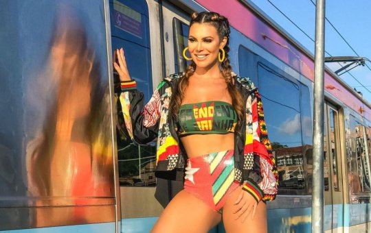 Vina Calmon deixará banda Cheiro de Amor após o Carnaval 2024