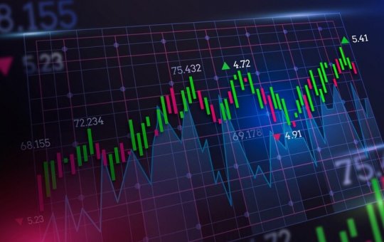 Ibovespa sobe com PIB dos EUA e Petrobras; dólar recua a R$ 4,92