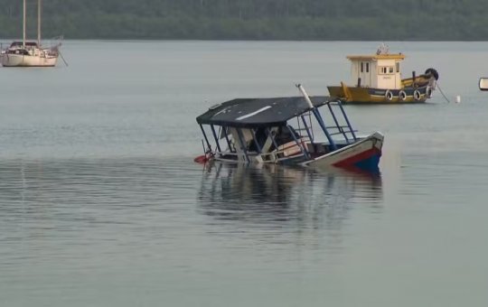 Justiça nega pedido de prisão a piloto de barco que naufragou em Madre de Deus