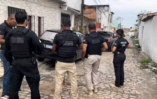 Homem é preso suspeito de vender fotos pornográficas de crianças na internet