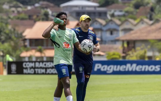 "Seleção mostrou evolução", elogia Ramon, após 2 a 0 sobre Colômbia