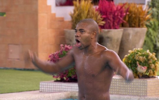 Davi se livra do Paredão e reação dos brothers diverte a web