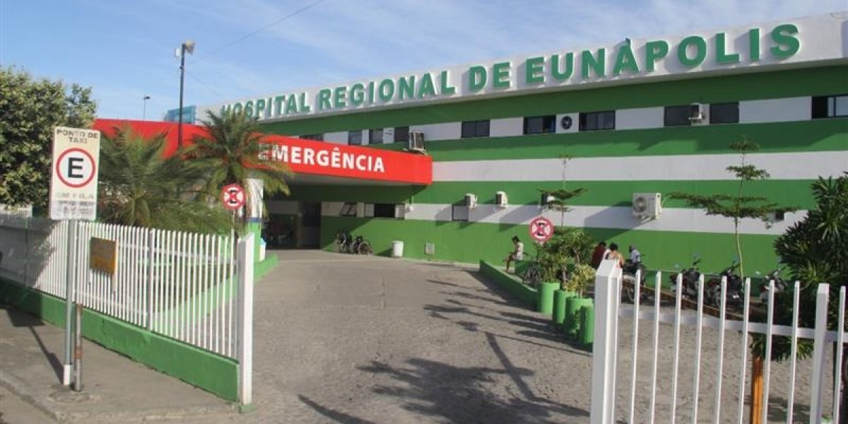 Jovem de 17 anos esfaqueia companheiro por ciúmes em Eunápolis