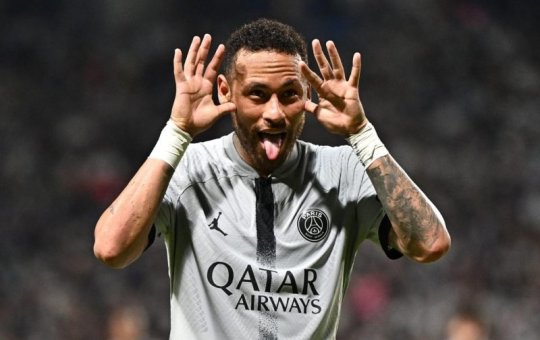 Ex-modelo afirma que Neymar é pai de uma menina de 10 anos