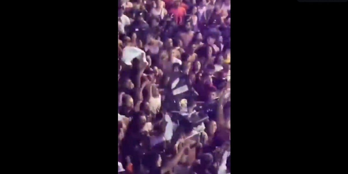 Folião é flagrado com bebê em carrinho durante pipoca do Kannário, em Juazeiro